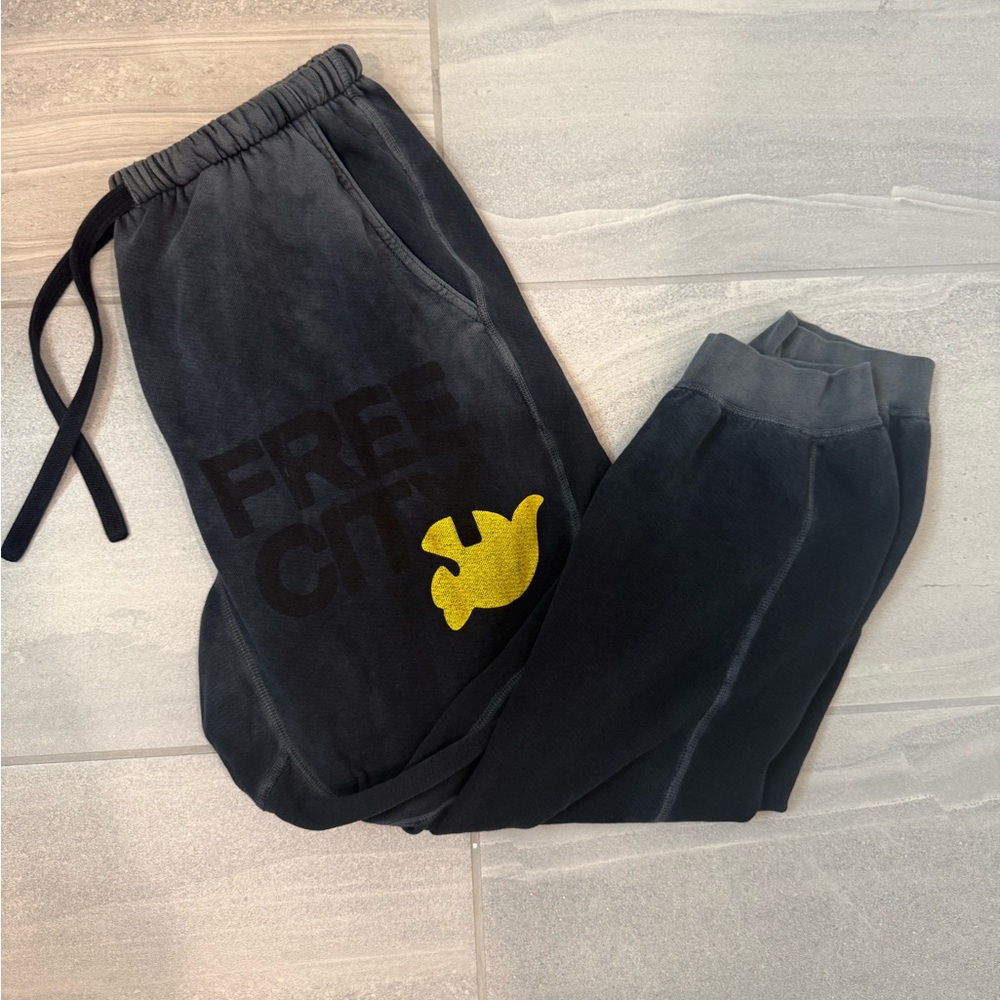 FREECITY SUNFADES POCKET SWEATPANTS IN
SUPERBLACK. Size XL.